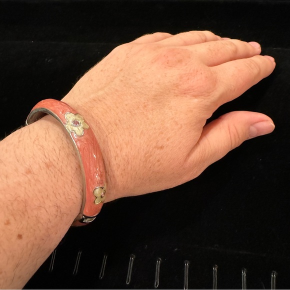 White Daisy Pink Enamel Clamper Bracelet - Picture 4 of 8